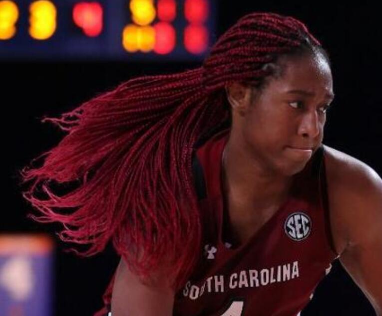 No. 1 SC Women Beat No. 2 UConn 73-57 to Solidify Top Spot