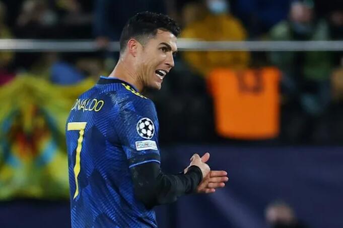 Ronaldo fires Manchester United into Champions League last 16