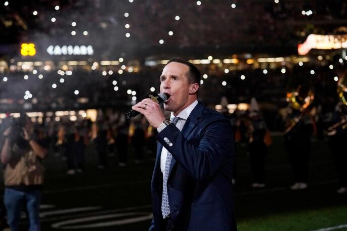 Saints Honor Brees at Halftime of Thanksgiving Night Game