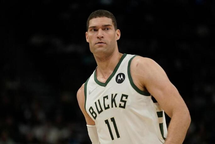 Bucks’ Lopez Undergoes Back Surgery; Return Date Uncertain