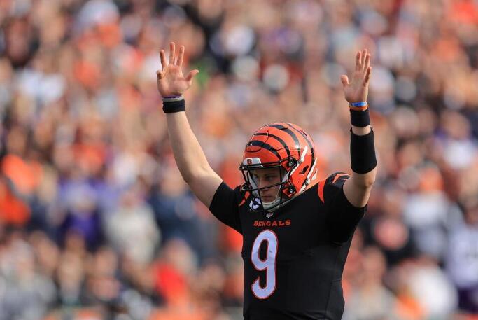 Burrow’s 525 Yards, 4 TDs Power Bengals Past Ravens 41-21