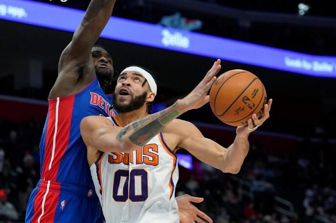 Booker, McGee Help Suns Rout Pistons in Michigan Homecoming