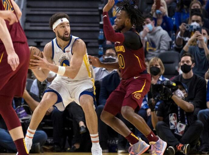 Klay Thompson Has 17 Points in Return, Warriors Beat Cavs