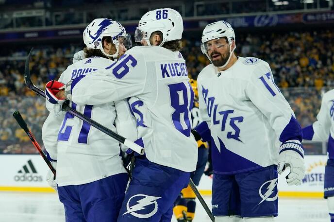 Lightning Spoil Predators’ Outdoor Debut in Nashville, 3-2