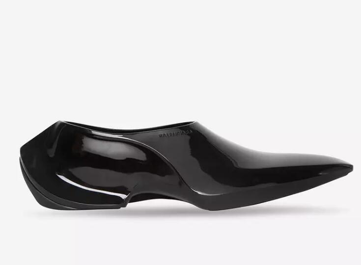 BALENCIAGA’S SPACE SHOE IS THE FINAL WORD IN UGLY RUBBER SHOES