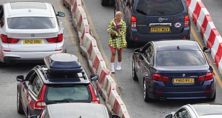 Dover and Eurotunnel queues: Travellers warned of third day of delays