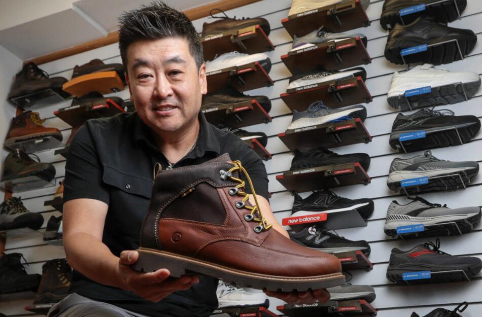 Edmonds shoe shop sells wide shoes only