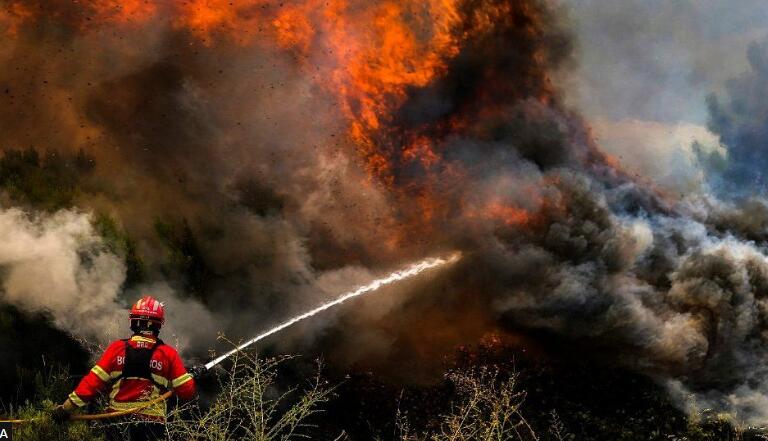 Europe heatwave: Deadly wildfires spread in Mediterranean