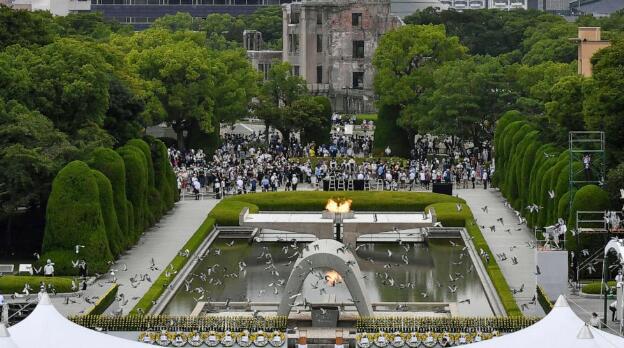 Hiroshima vows nuke ban at 77th memorial amid Russia threat