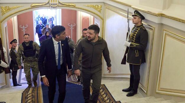 UK PM Sunak makes surprise trip to Kyiv, boosts defense aid