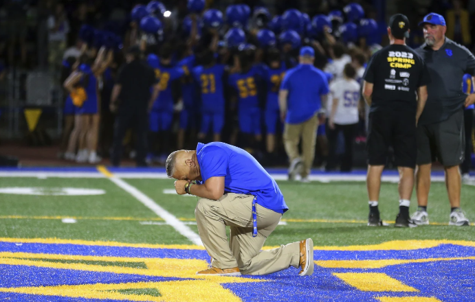 A football coach who got job back after Supreme Court ruled he could pray on the field has resigned