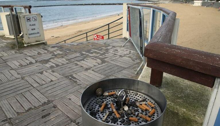 France to ban smoking on beaches and public parks