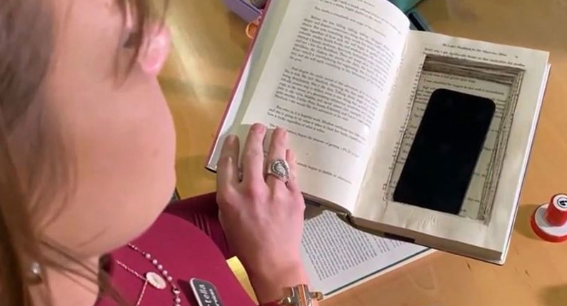 US librarian hides lifesaving phones in books for domestic violence victims